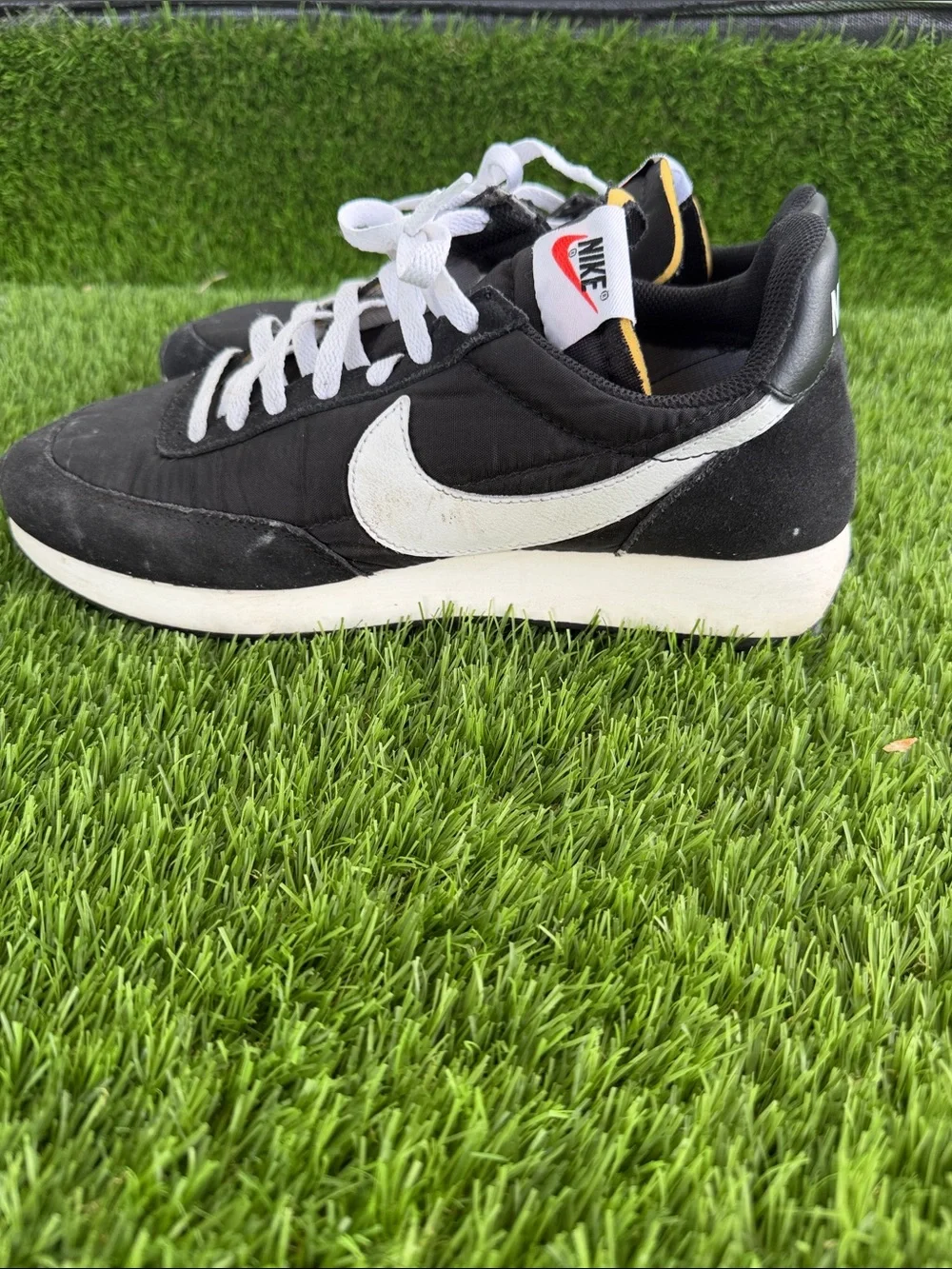 Nike Men’s Black and White Casual Retro Sneakers